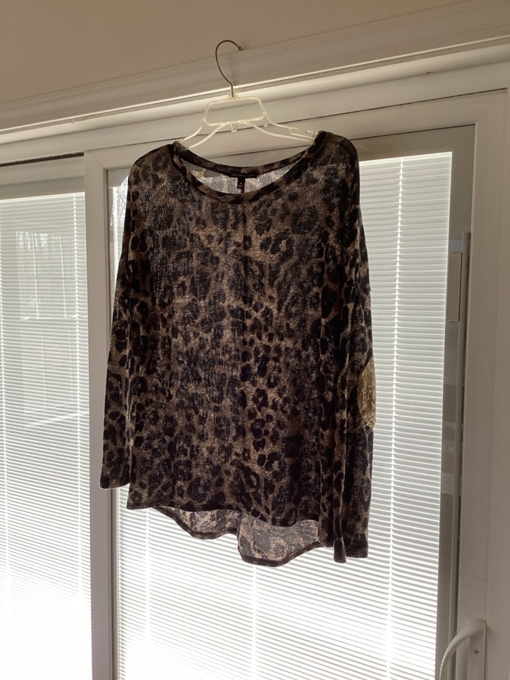 Lepord print sweater with droptail back.
